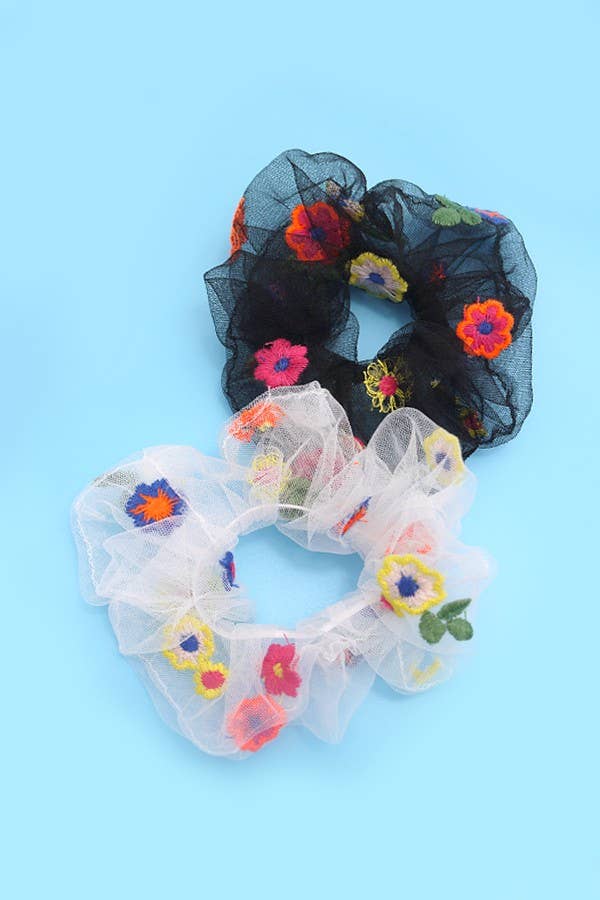 JOSSLYN by wall to wall - FLOWER EMBROIDERY SCRUNCHIES | 40S721: White