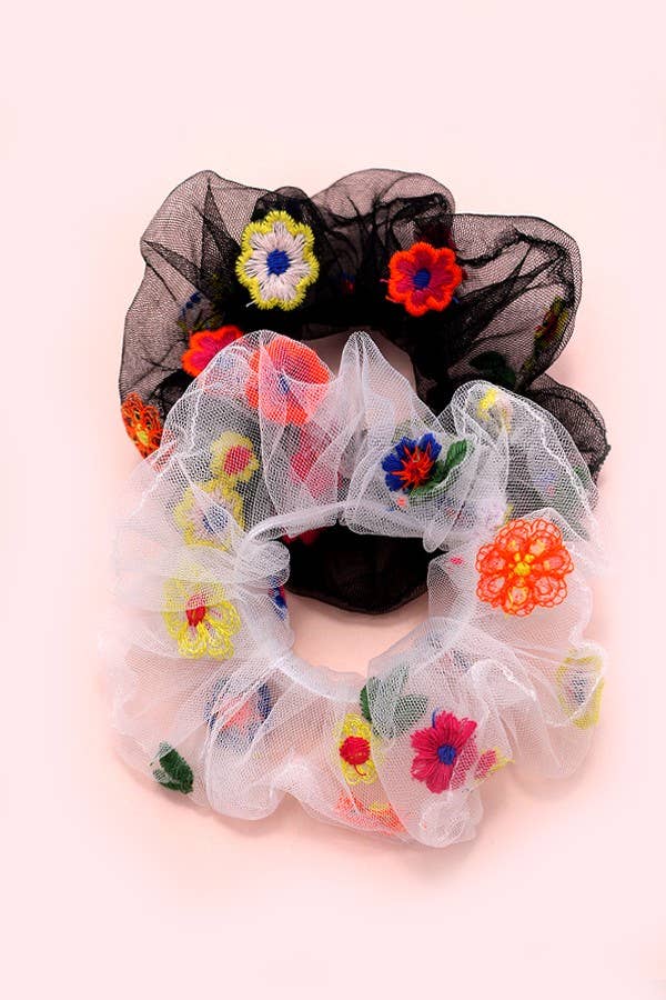 JOSSLYN by wall to wall - FLOWER EMBROIDERY SCRUNCHIES | 40S721: White