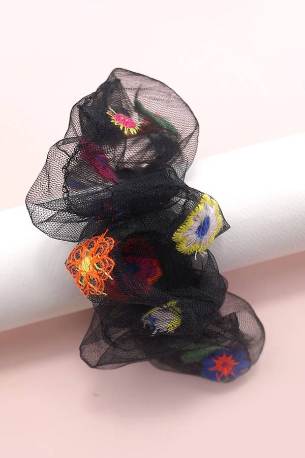 JOSSLYN by wall to wall - FLOWER EMBROIDERY SCRUNCHIES | 40S721: White
