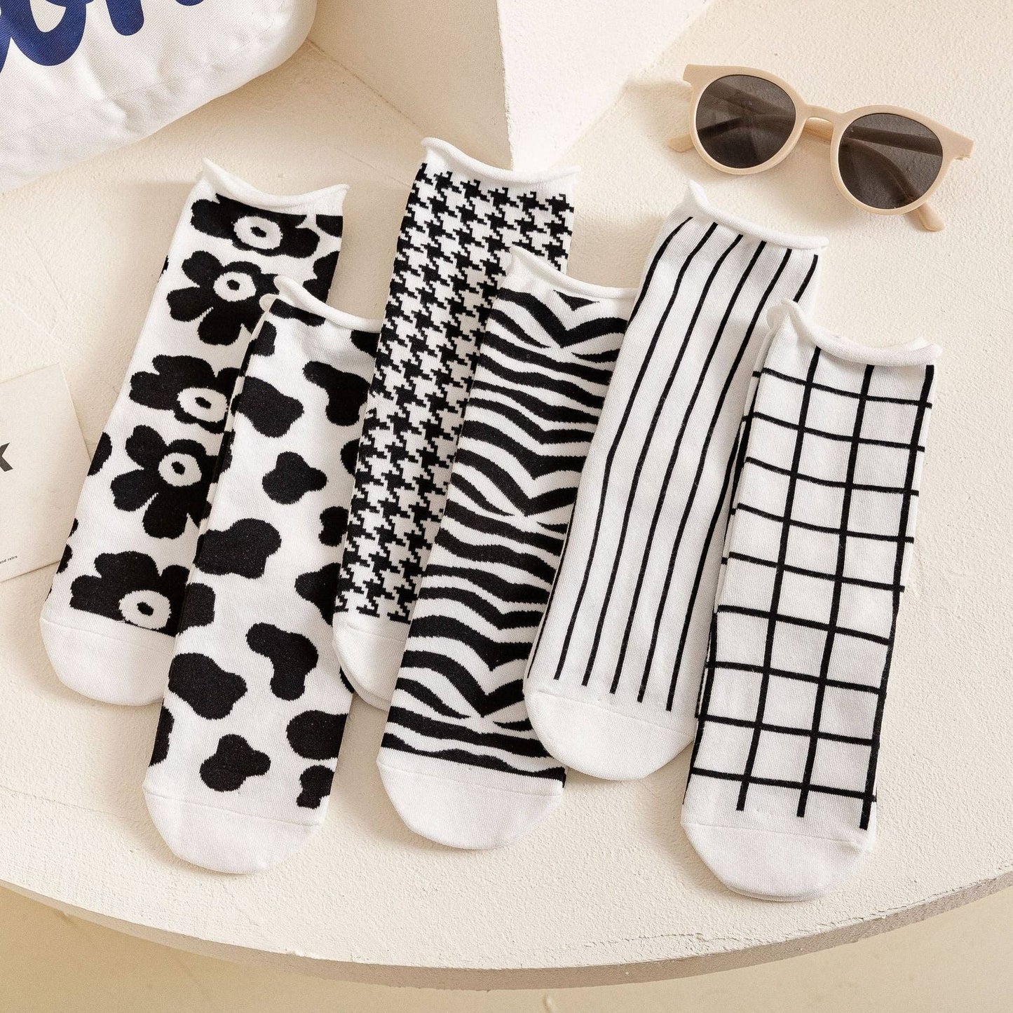 Funkyrel® Atzbranding Limited - Rufia - Hip-Hop Classic Black and White Striped Socks: FLOWER / AVERAGE