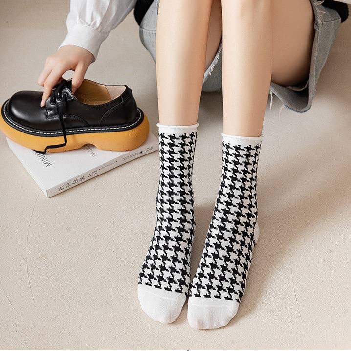 Funkyrel® Atzbranding Limited - Rufia - Hip-Hop Classic Black and White Striped Socks: FLOWER / AVERAGE