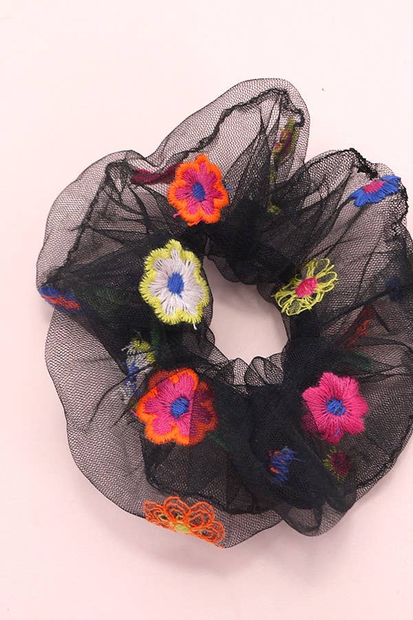 JOSSLYN by wall to wall - FLOWER EMBROIDERY SCRUNCHIES | 40S721: White